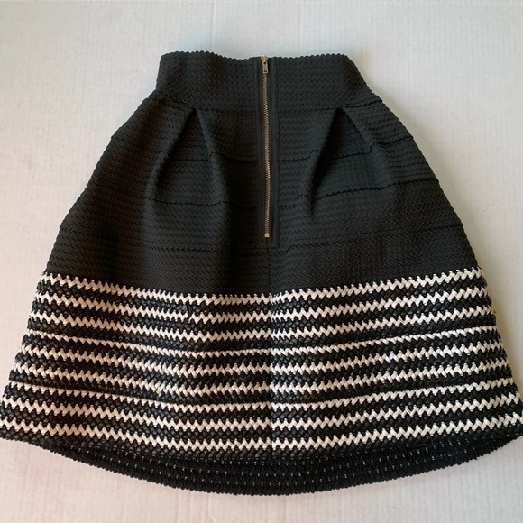 Miami Skirt Size Small Black and White Puffy Skirt - Picture 2 of 9